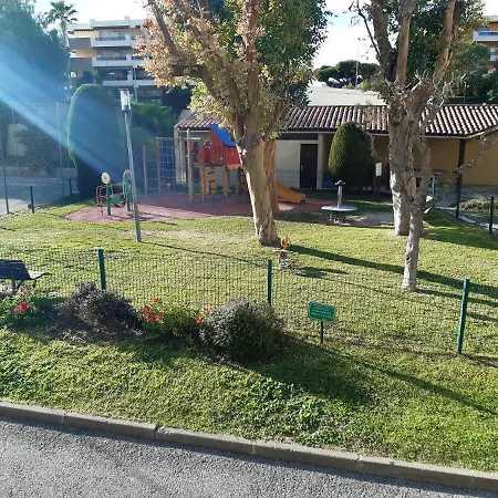 Apartment Studio A Saint Laurent Du Var A 100 M De La Plage Avec Piscine Partagee Et Jardin Clos