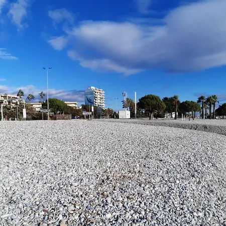 Studio A Saint Laurent Du Var A 100 M De La Plage Avec Piscine Partagee Et Jardin Clos