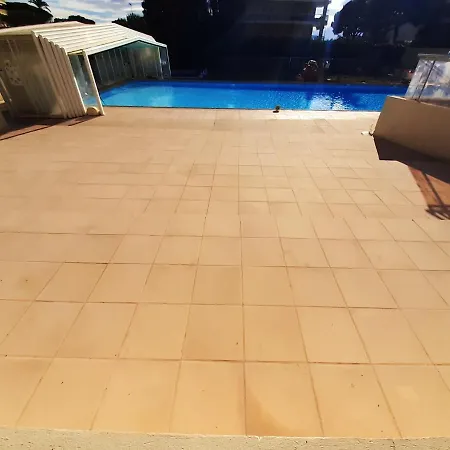 Studio A Saint Laurent Du Var A 100 M De La Plage Avec Piscine Partagee Et Jardin Clos