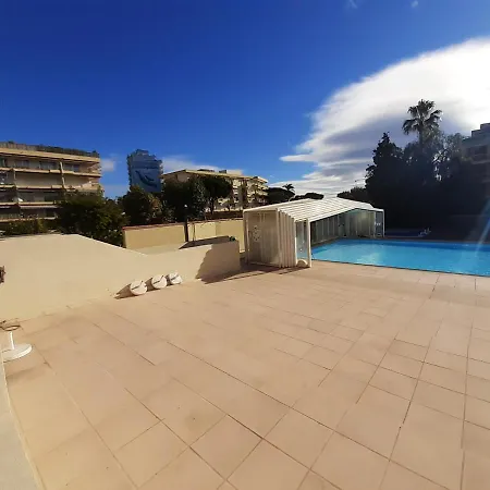 Studio A Saint Laurent Du Var A 100 M De La Plage Avec Piscine Partagee Et Jardin Clos *